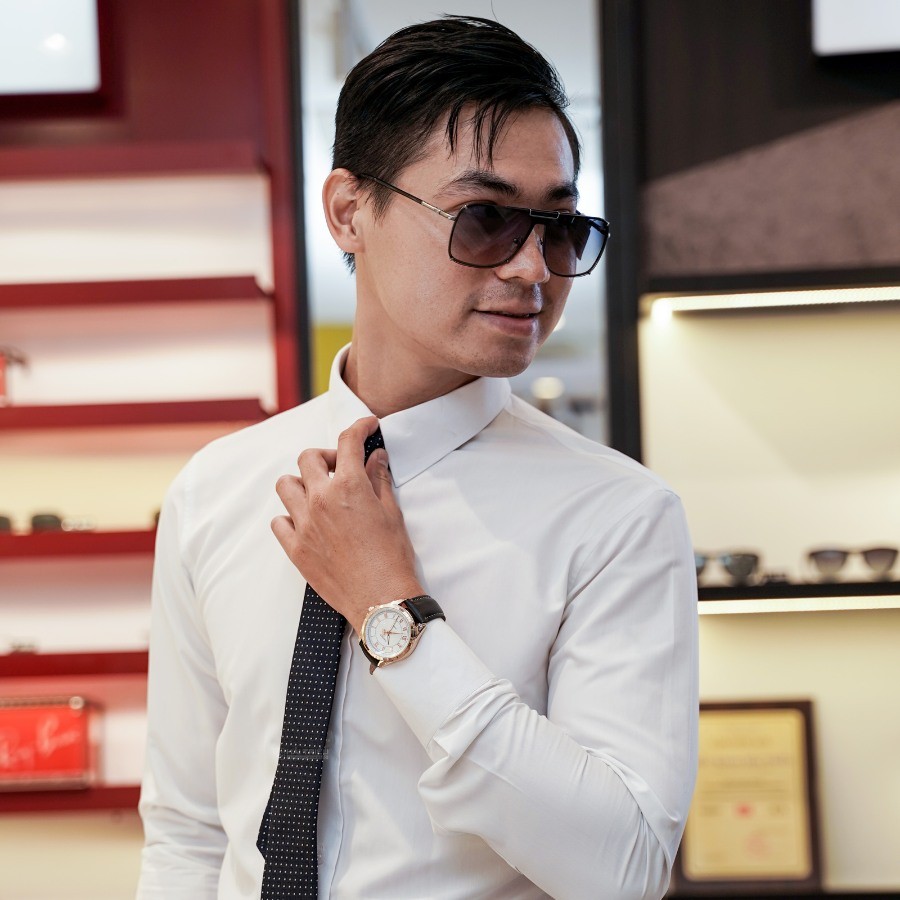 Cách chọn kính gọng vuông bản to hợp mặt đẹp cho nam, nữ 2 Quý ông lịch lãm lựa chọn kính gọng vuông bản to