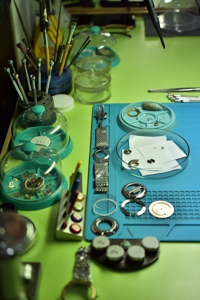 Sửa chữa đồng hồ đeo tay uy tín nhất theo tiêu chuẩn Thụy Sĩ 15