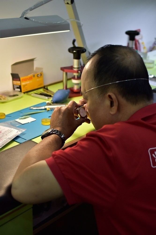 Sửa chữa đồng hồ đeo tay uy tín nhất theo tiêu chuẩn Thụy Sĩ 11