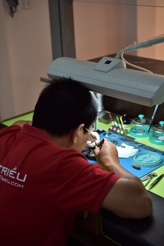 Sửa chữa đồng hồ đeo tay uy tín nhất theo tiêu chuẩn Thụy Sĩ 10