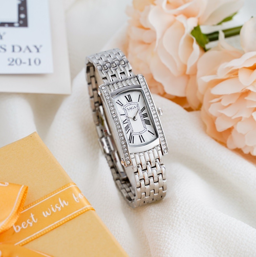 TOP 10 đồng hồ nữ mặt chữ nhật thời thượng nhất năm 2024 3 Đồng hồ mặt chữ nhật nữ dây kim loại thể hiện phong cách thanh lịch cho các nàng