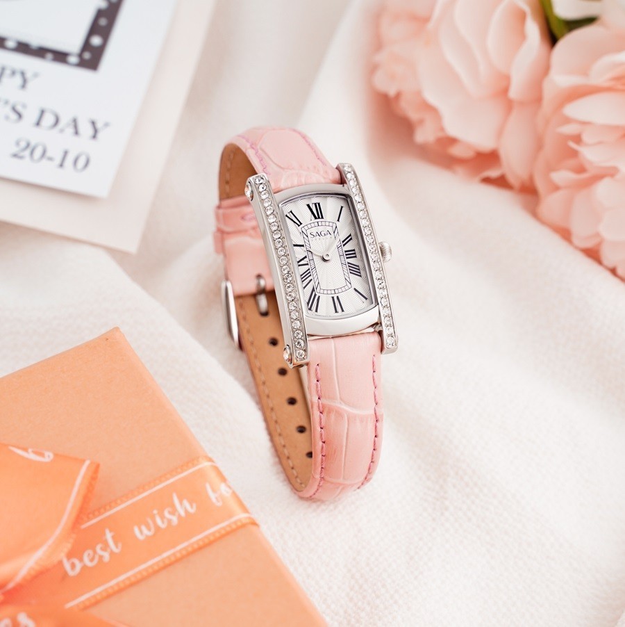 TOP 10 đồng hồ nữ mặt chữ nhật thời thượng nhất năm 2024 4 Mẫu đồng hồ Saga với dây đeo màu hồng thể hiện sự nữ tính