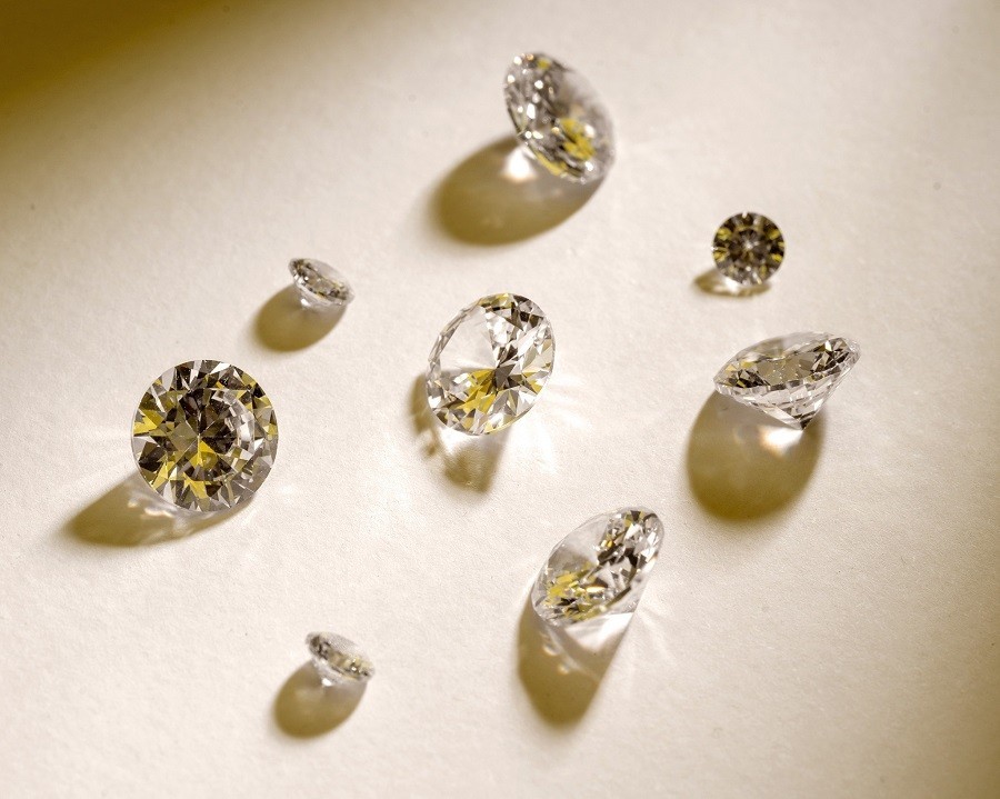 Review hãng đồng hồ đính đá có chất lượng tốt nhất hiện nay 1 Đá CZ sử dụng trong đồng hồ đính đá KOI Watch