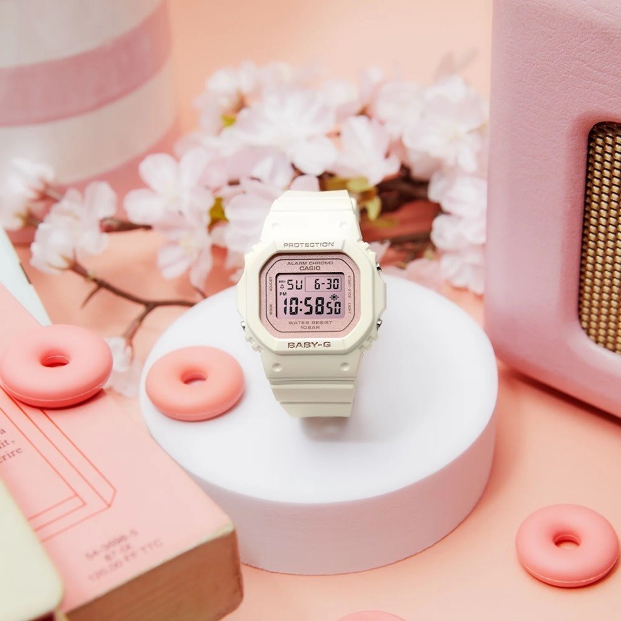 TOP 10 đồng hồ nữ giá 2 đến 3 triệu đẹp nhất năm 2024 6 Tuy là dòng đồng hồ nữ từ 2 đến 3 triệu, nhưng Casio vẫn tô điểm sản phẩm của mình. Với mặt số được phủ kim tuyến mang đến sự điệu đà cho các nàng
